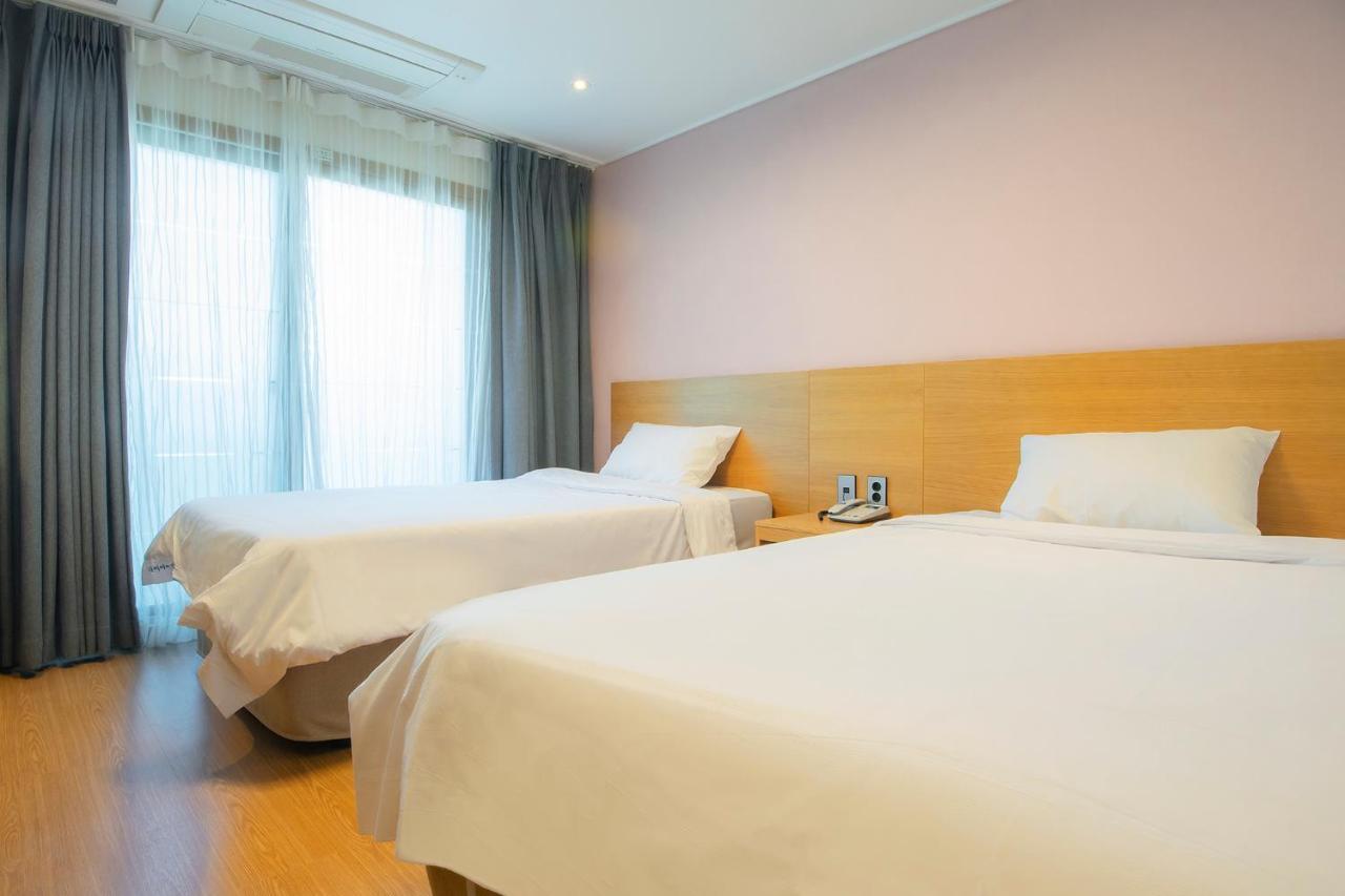 Sims Hotel Jeju Exterior foto